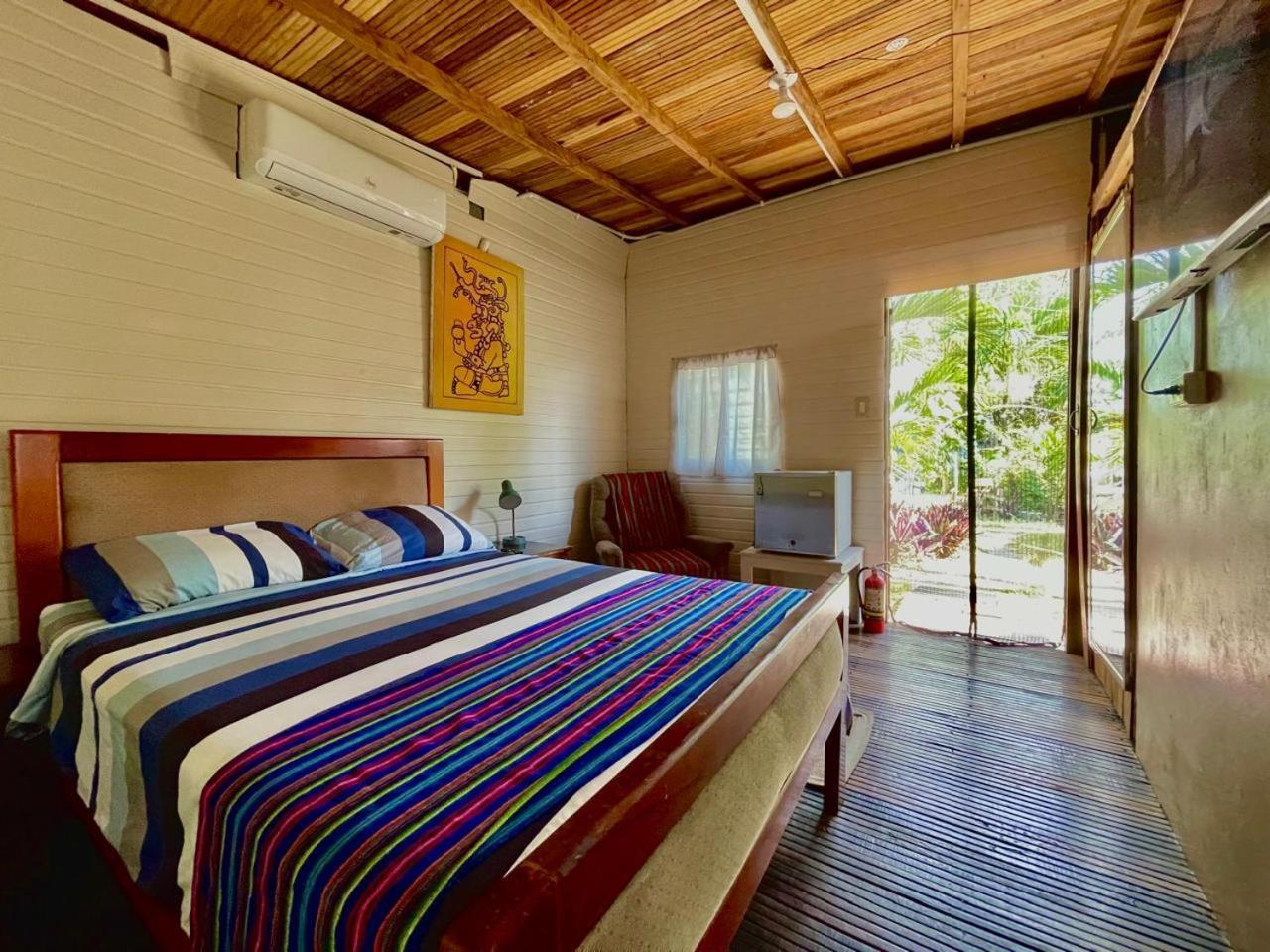 Albergue Casa Ricky's Orange Walk Exterior foto